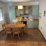 아파트 Apartman Robert
