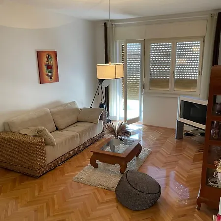 Apartman Robert *